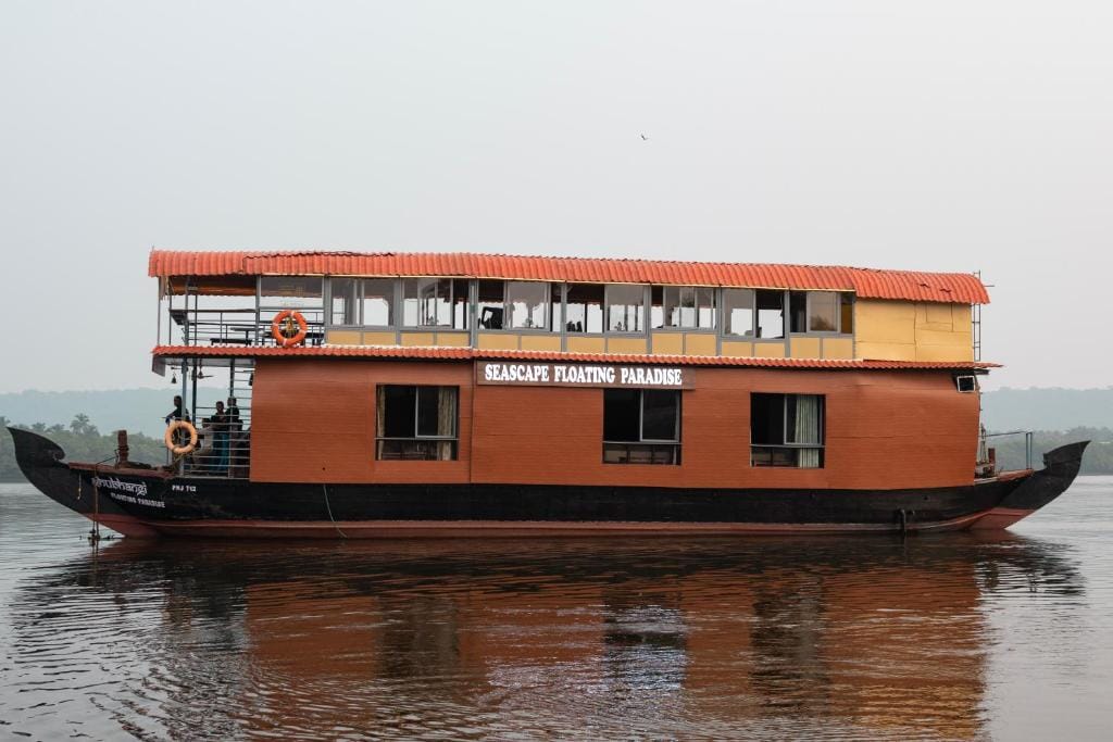 Kashmiri Boat Building